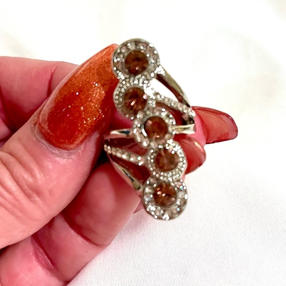 5 Stone Cubic Zirconia Vertical Long Finger Ring, Cocktail Ring size 6, Gorgeous - Picture 4 of 5